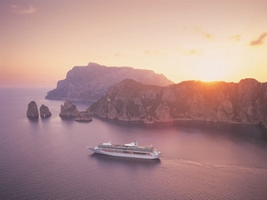 Kruiisilaev Capri saare juures