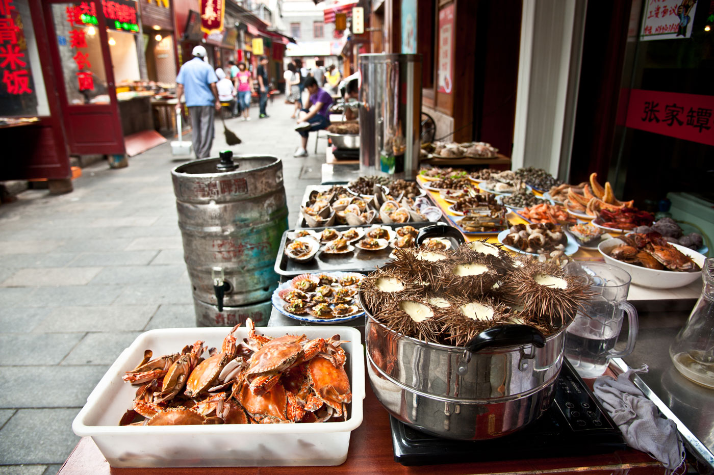 Ночной рынок гуанчжоу. Гуанчжоу еда. Уличная еда в Китае. Гуанчжоу еда уличная. Гуанчжоу Китай еда.