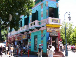 La Boca linnaosa värvilised majad