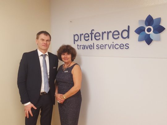 Слева направо: член правления Estravel AS Айво Такис, руководитель Preferred Travel Services LLC Ольга Мююрсепп