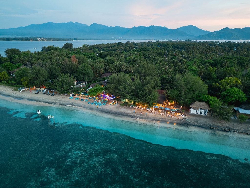 Õhtune rannamelu Gili Airil