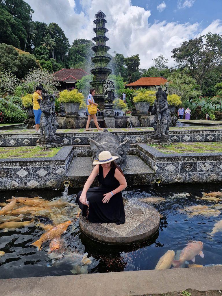 Tirta Gangga templis kalakesi toitmas