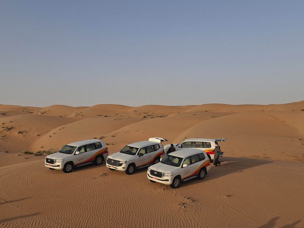 Autod Wahiba Sand kõrbes