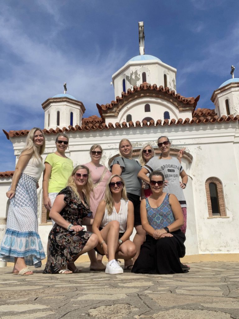 Agia Triada kiriku juures