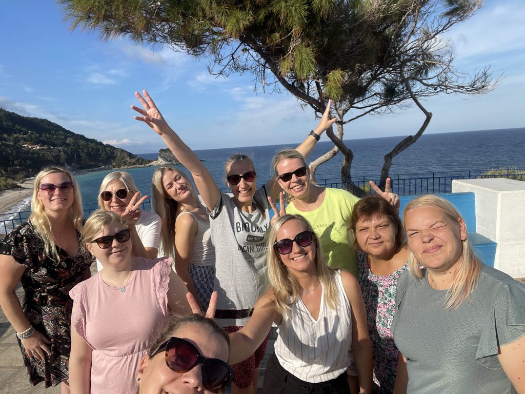 Agios Nikolaose Kiriku juures naljapilt