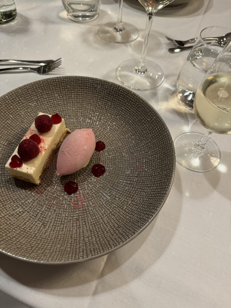 A la Carte Seafood Baar magustoit (Vahtrasiirupitort)