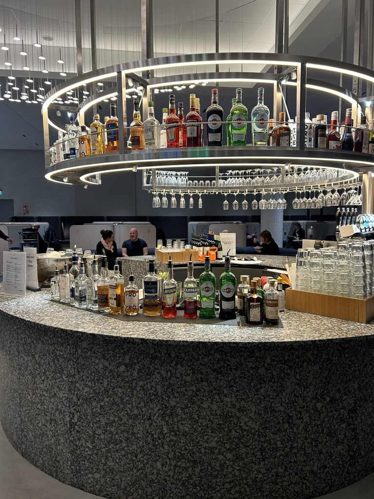 Finnairi äriklassi Lounge mitte-Schengeni alas