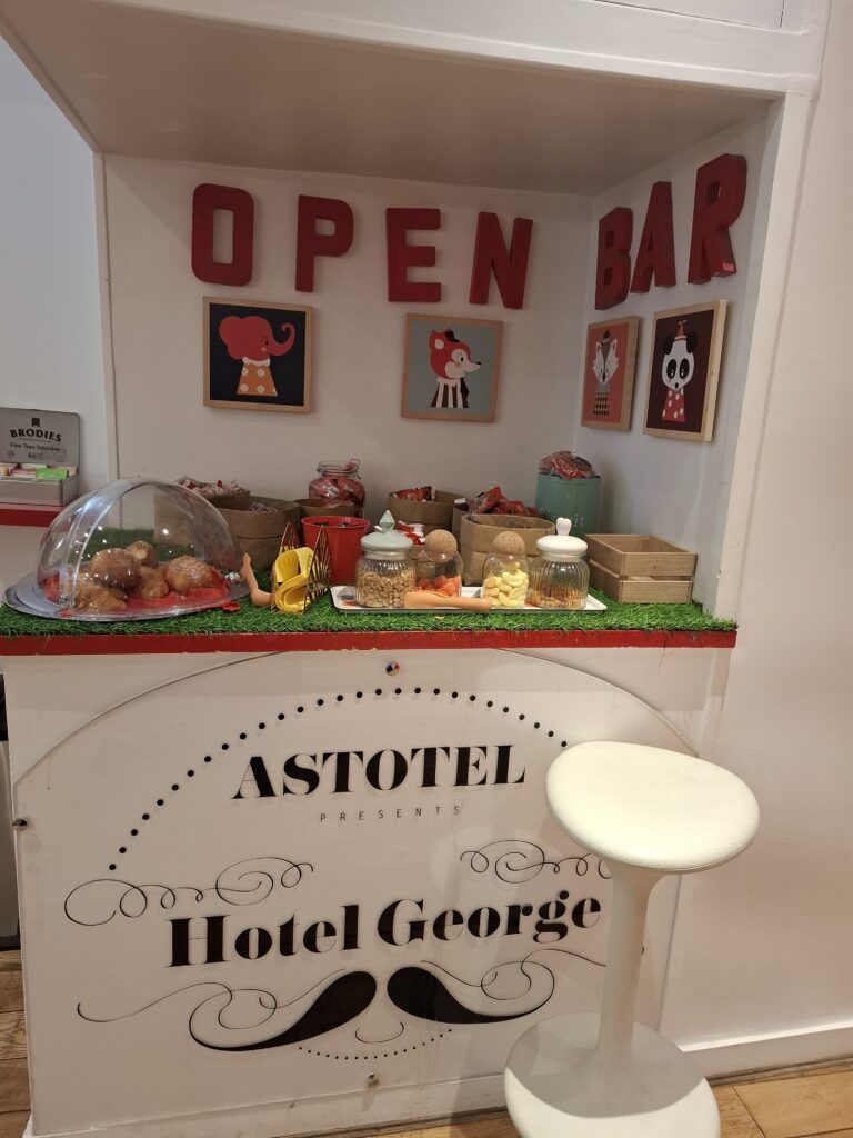 Astotel George suupiste- ja joogilauake