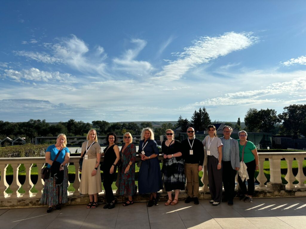 Castel Mimi veinimõisa terrassil grupipilt