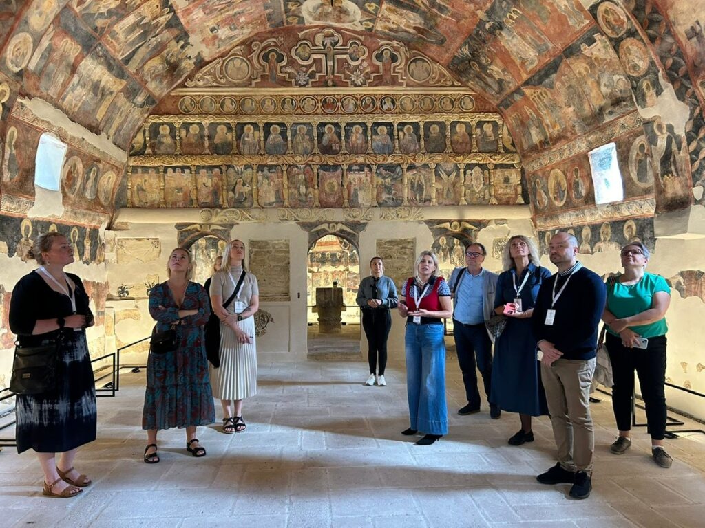 Causeni Kirikus sees