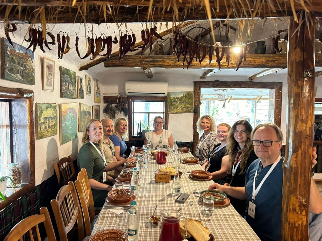 Restoranis Eco-Resort Butuceni ootamas traditsioonilist Moldova kanasuppi