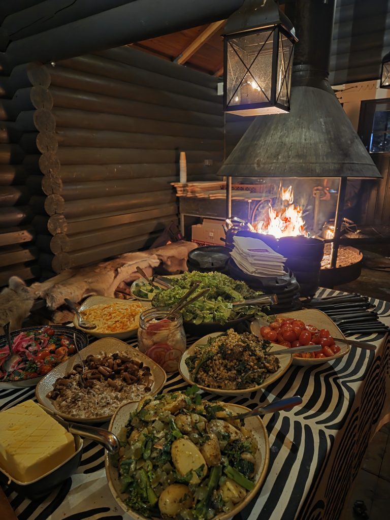 Karjala õhtusöök - Bomba, Soome