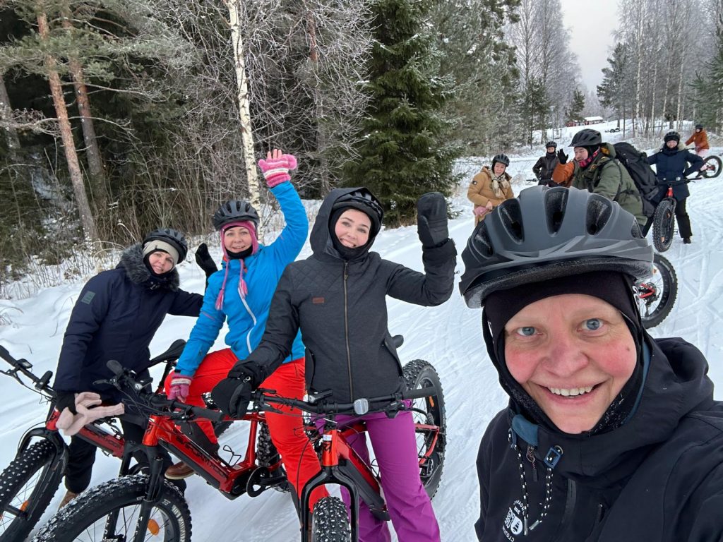 Bomba Safarit, Soome