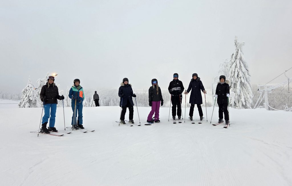 Tahkol suusatamas, Soome