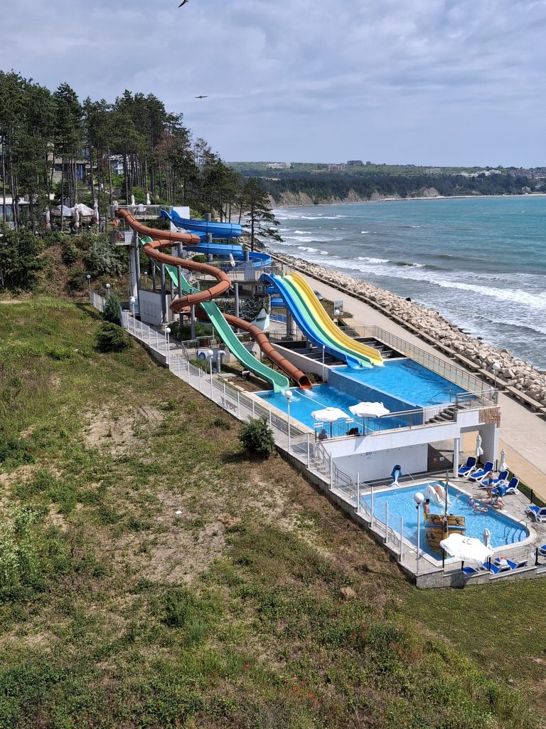 Sol Luna Bay torud, Obzor