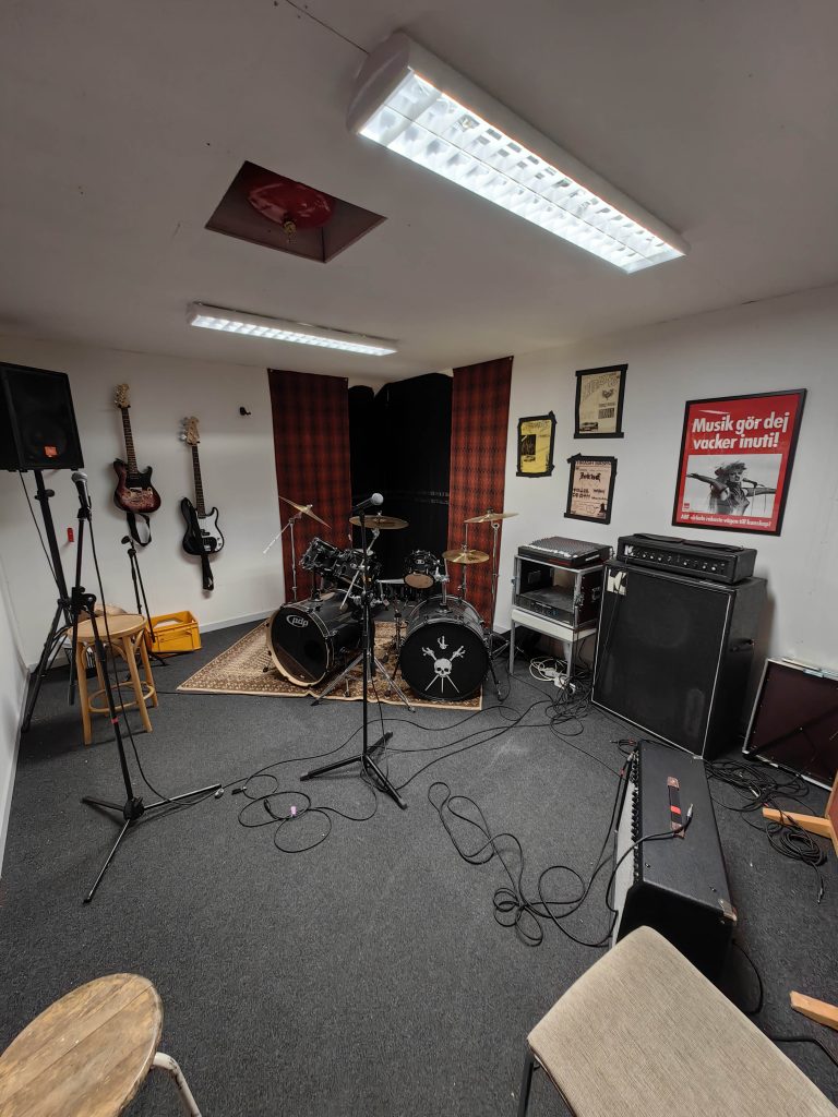 Total Metal näituse stuudiotuba