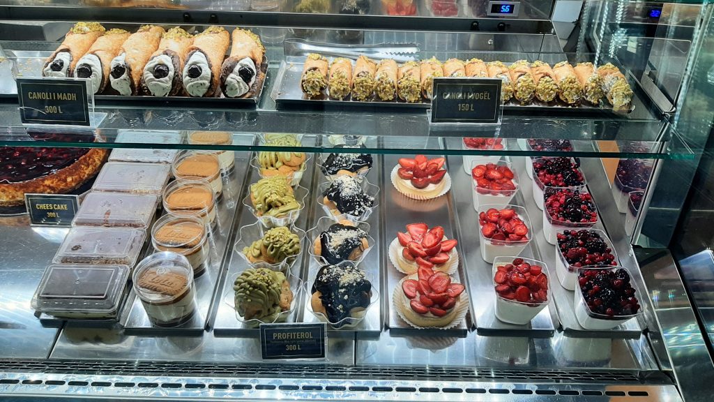 Kohalikud maiused 100LEK-1EUR