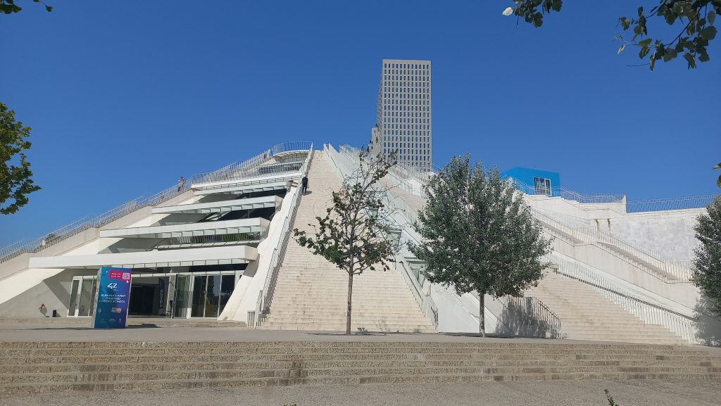Tirana püramiid
