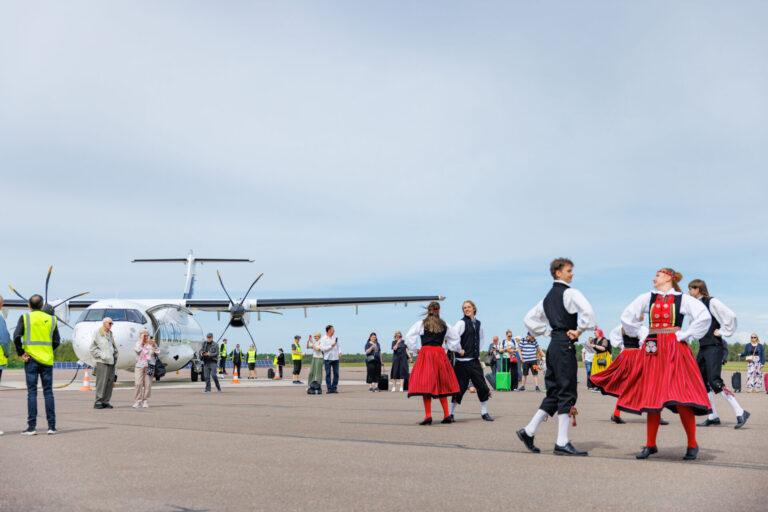 8. juunil avas Finnair uue otseliini Kuressaare ja Helsingi vahel. Lennud toimuvad 7. augustini kuni neli korda nädalas (esmaspäeval, kolmapäeval, reedel ja püh