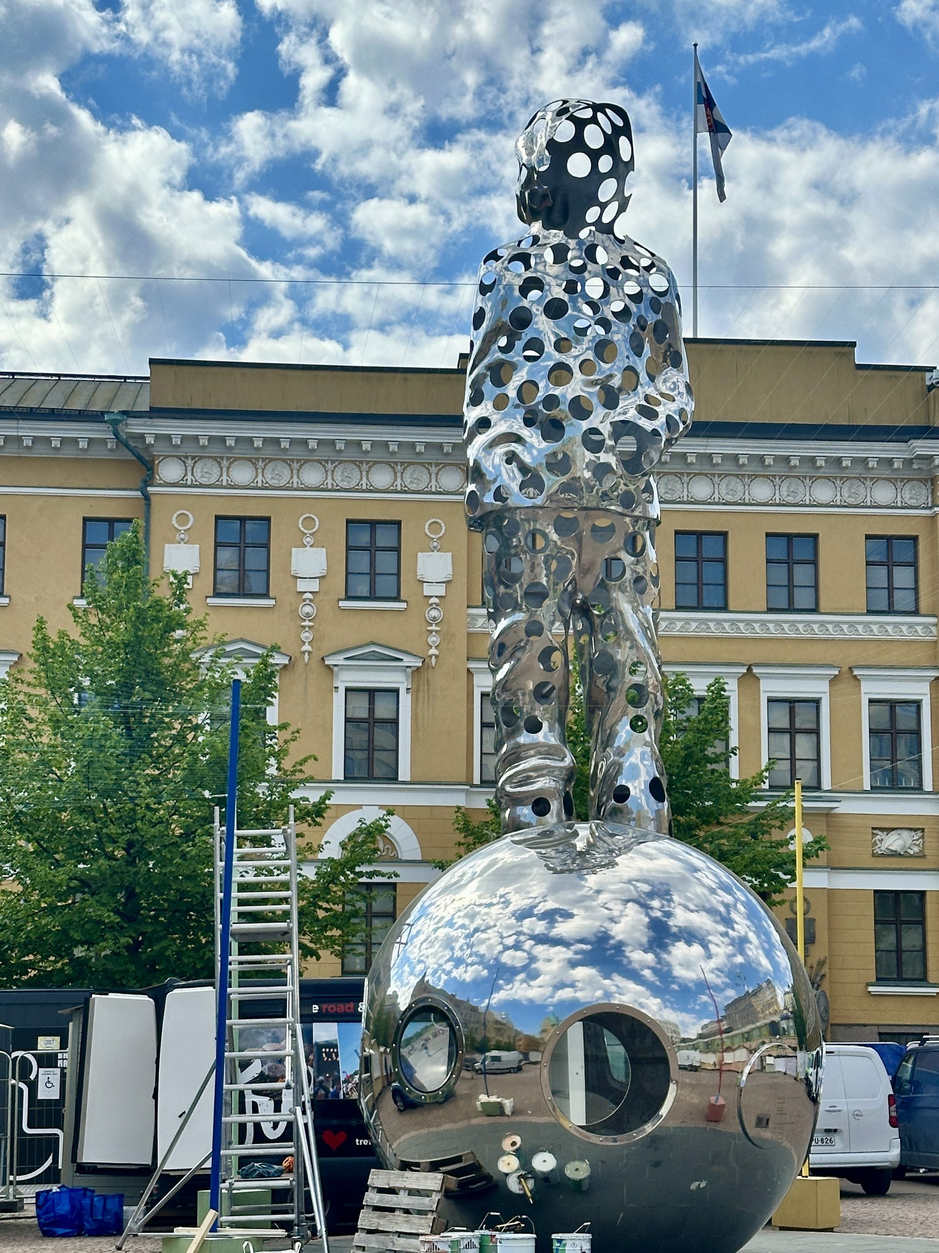 Superterassi platsi skulptuur