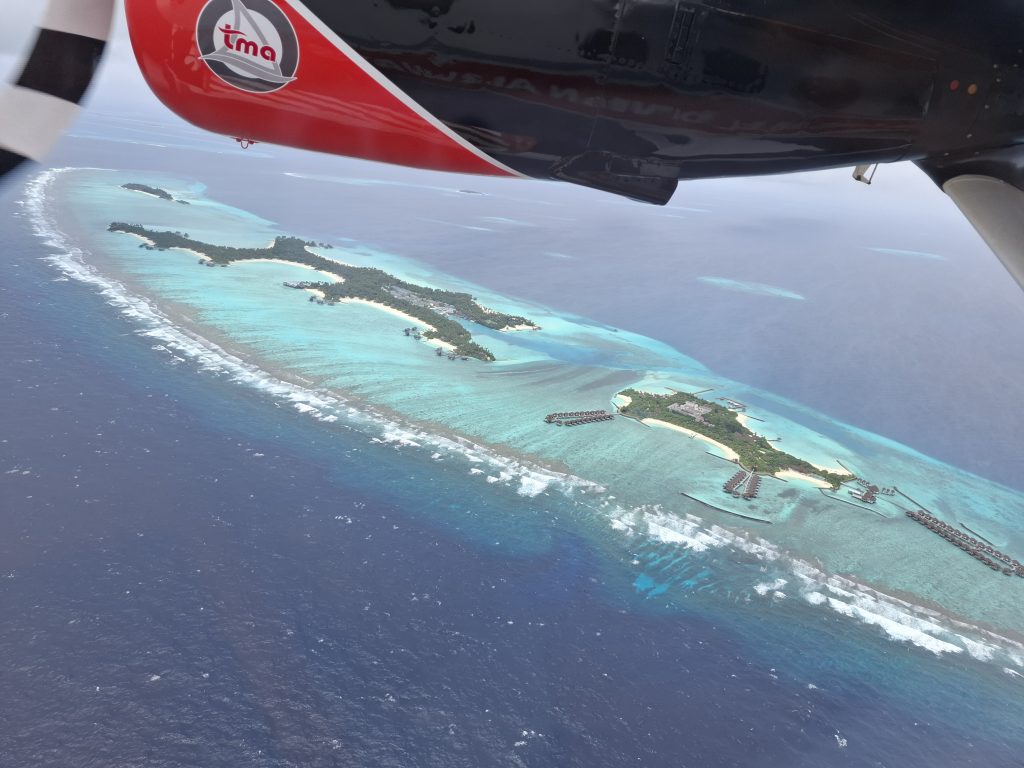 Lendame vesilennukiga, Maldiivid