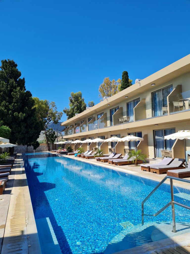 Marathon hotell swim-up