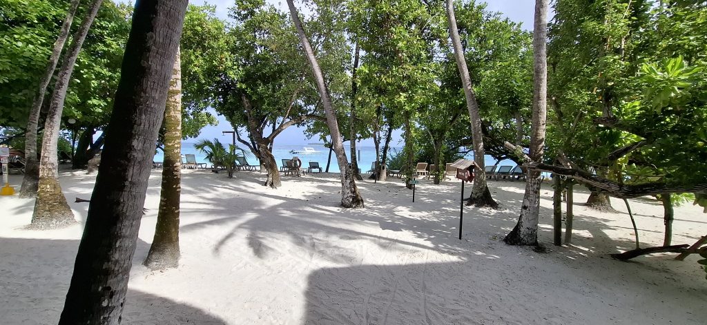 Vaade Adaaran Club Rannalhi classic beach view terrassilt