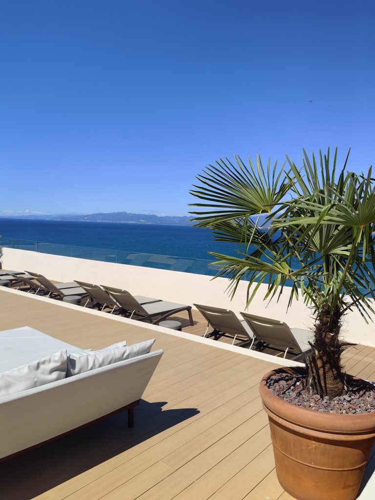 Cala Font hotelli katuseterrassi panoraamvaade merele
