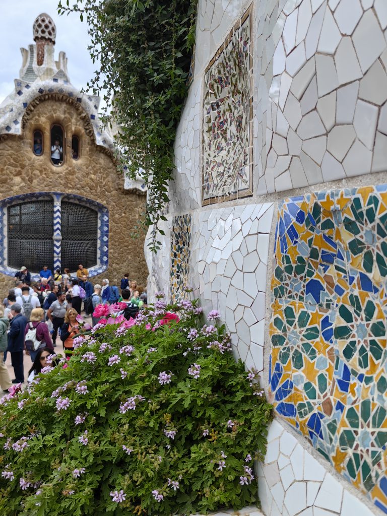 Kaunid mosaiikseinad Park Güellis