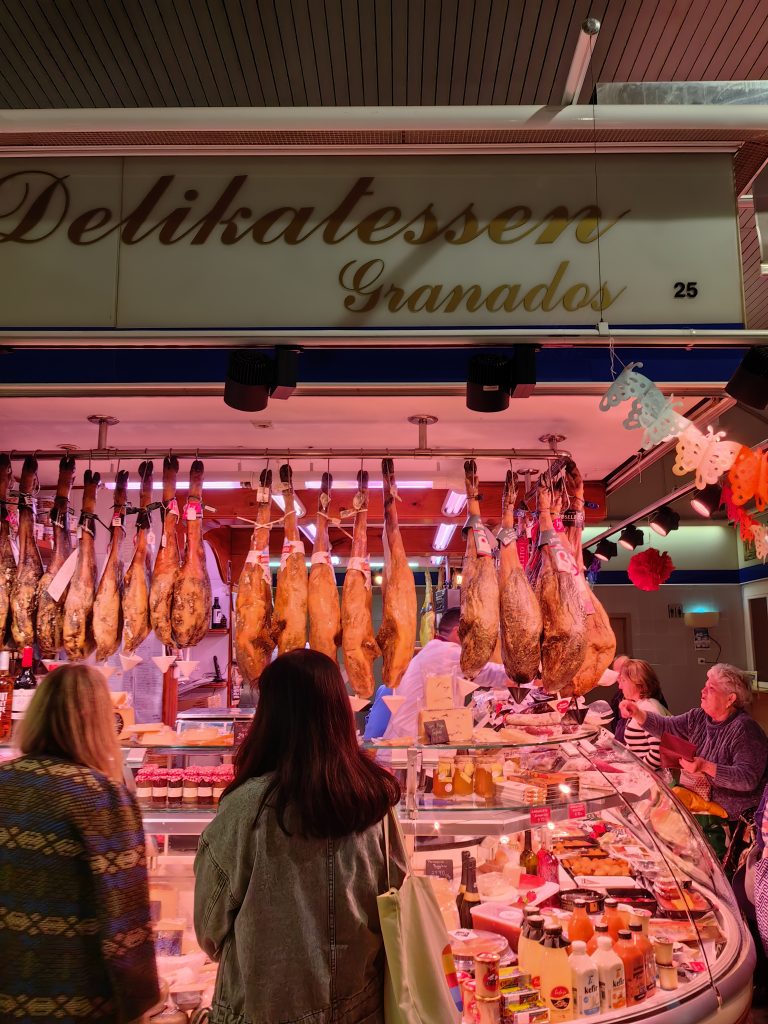 Salou kohalik deli, kust sai ka endale koju maitsvaid sinke ja juustu ostetud