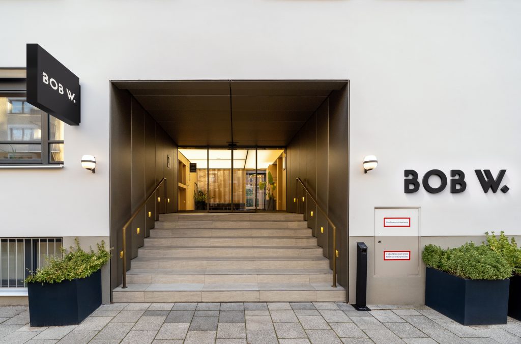 Bob W, Munich Schwabing