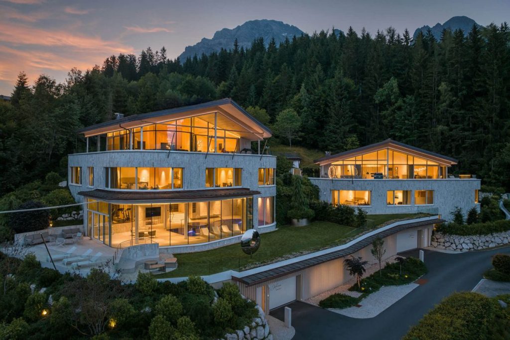 Julisam, Austria