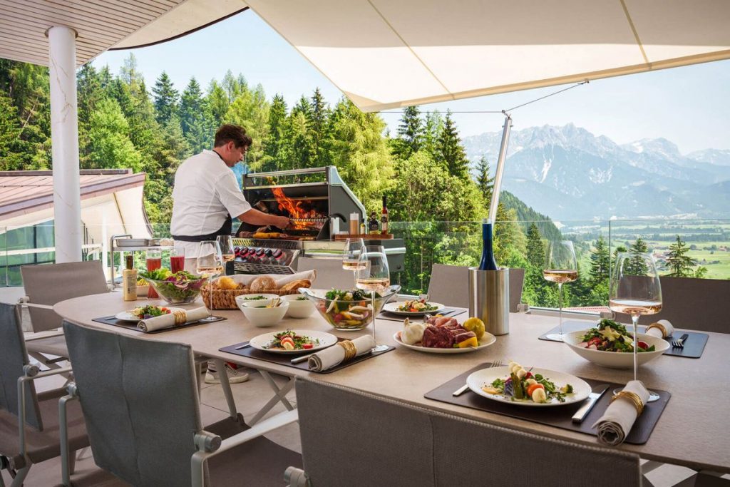 Julisam, Austria
