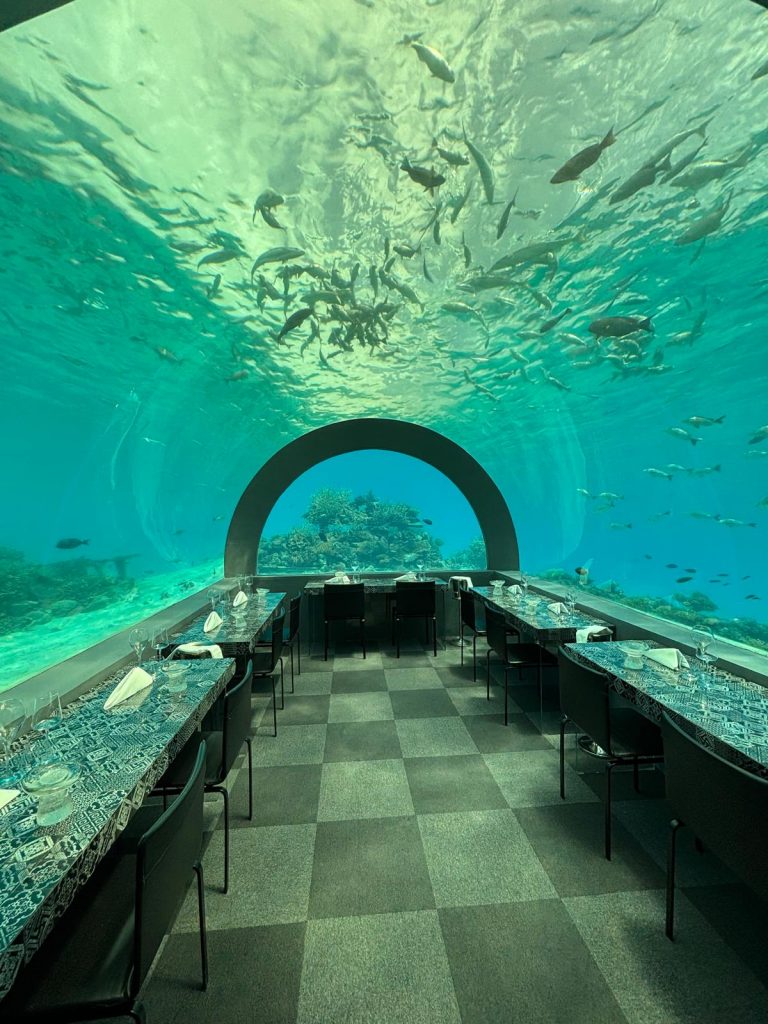 Maldiivid, veealune restoran